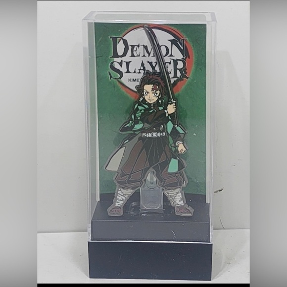 FiGPiN (378) Tanjiro Kamado DEMON SLAYER PIN - Picture 1 of 2